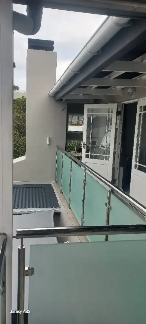 steel and glass glass balustrades staircases 001