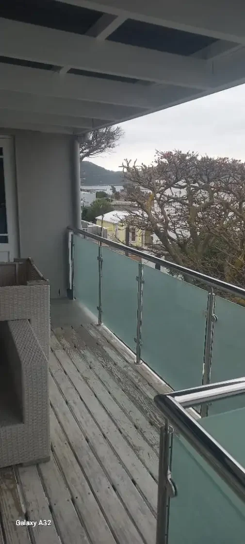 steel and glass glass balustrades staircases 005