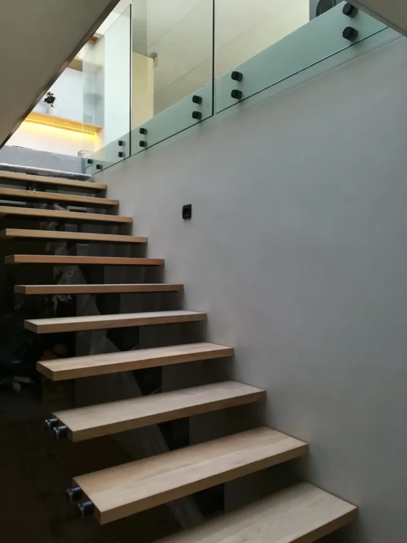 steel and glass glass balustrades staircases  050