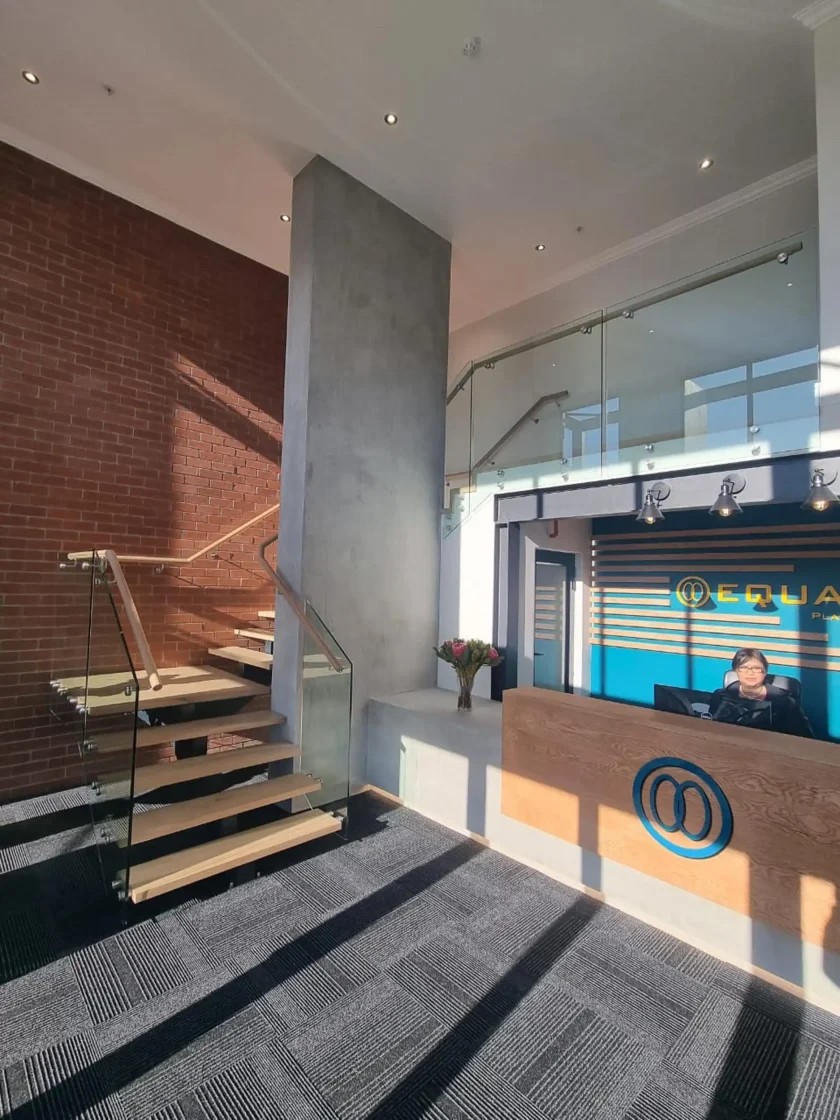 steel and glass staircases 2023  064